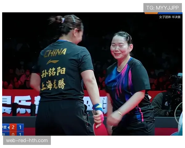 何卓佳训练完啃鸡腿那一下，真把“自律”俩字吃明白了